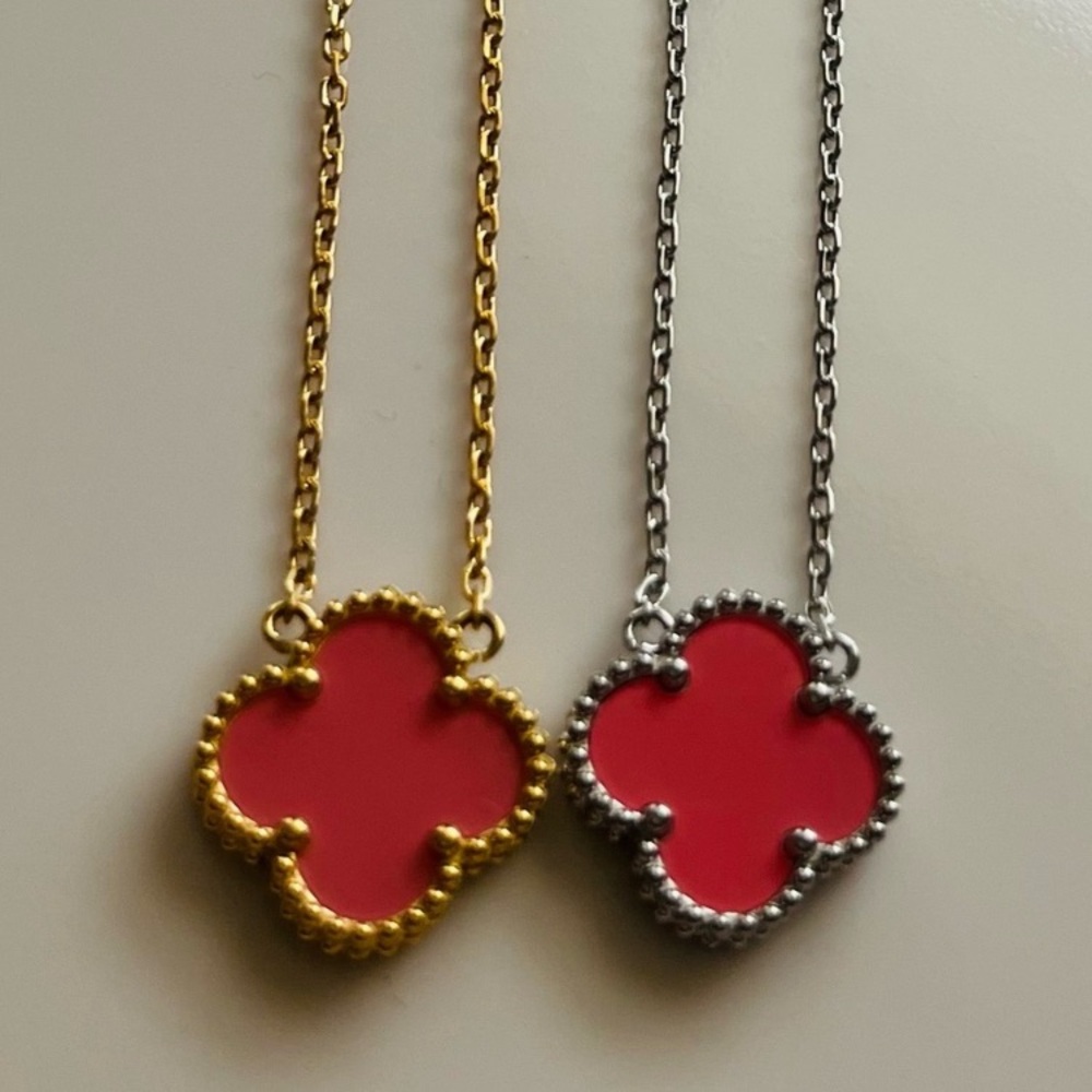 ***Clover Motif Pendant Necklace, Sterling Silver, 18K Gold Plated -
Motif - Picture 5 of 8